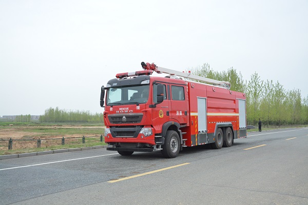 國六新款---重汽豪沃TX后雙橋舉高噴射消防車！