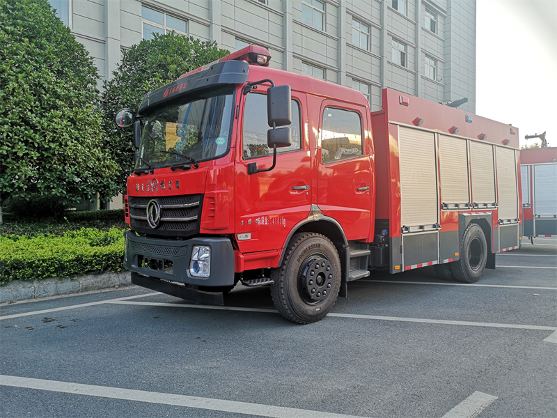 東風(fēng)5.5噸水罐消防車