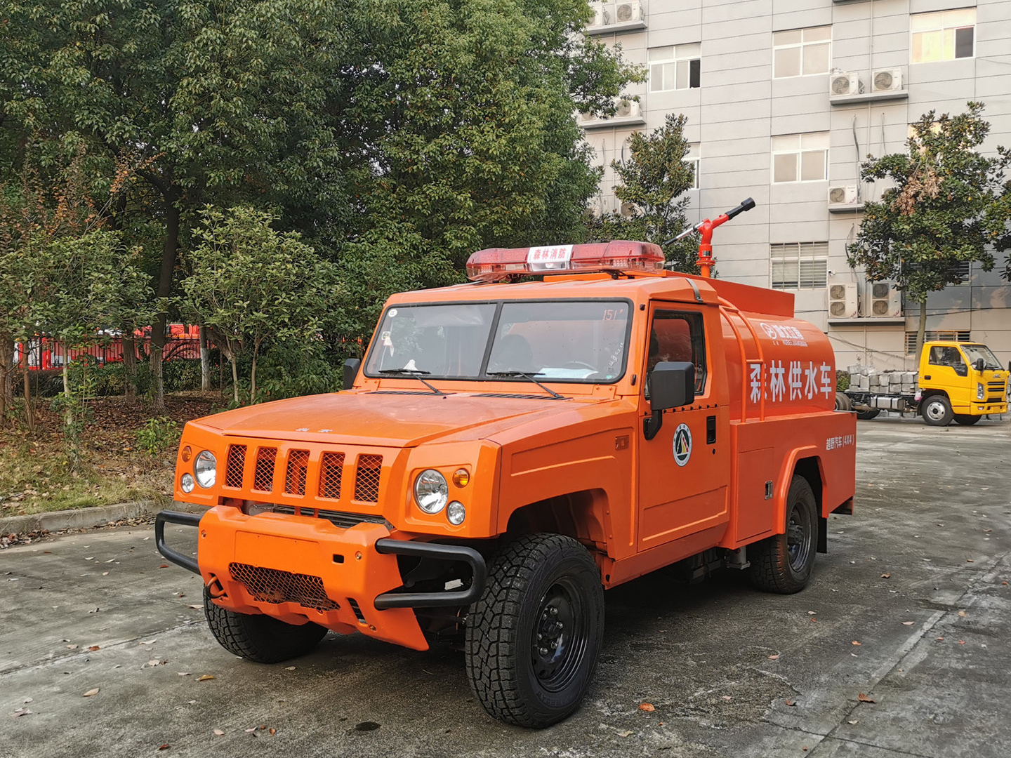 勇士單排四驅(qū)供水車（圓罐）JDF5041GGSBAW6