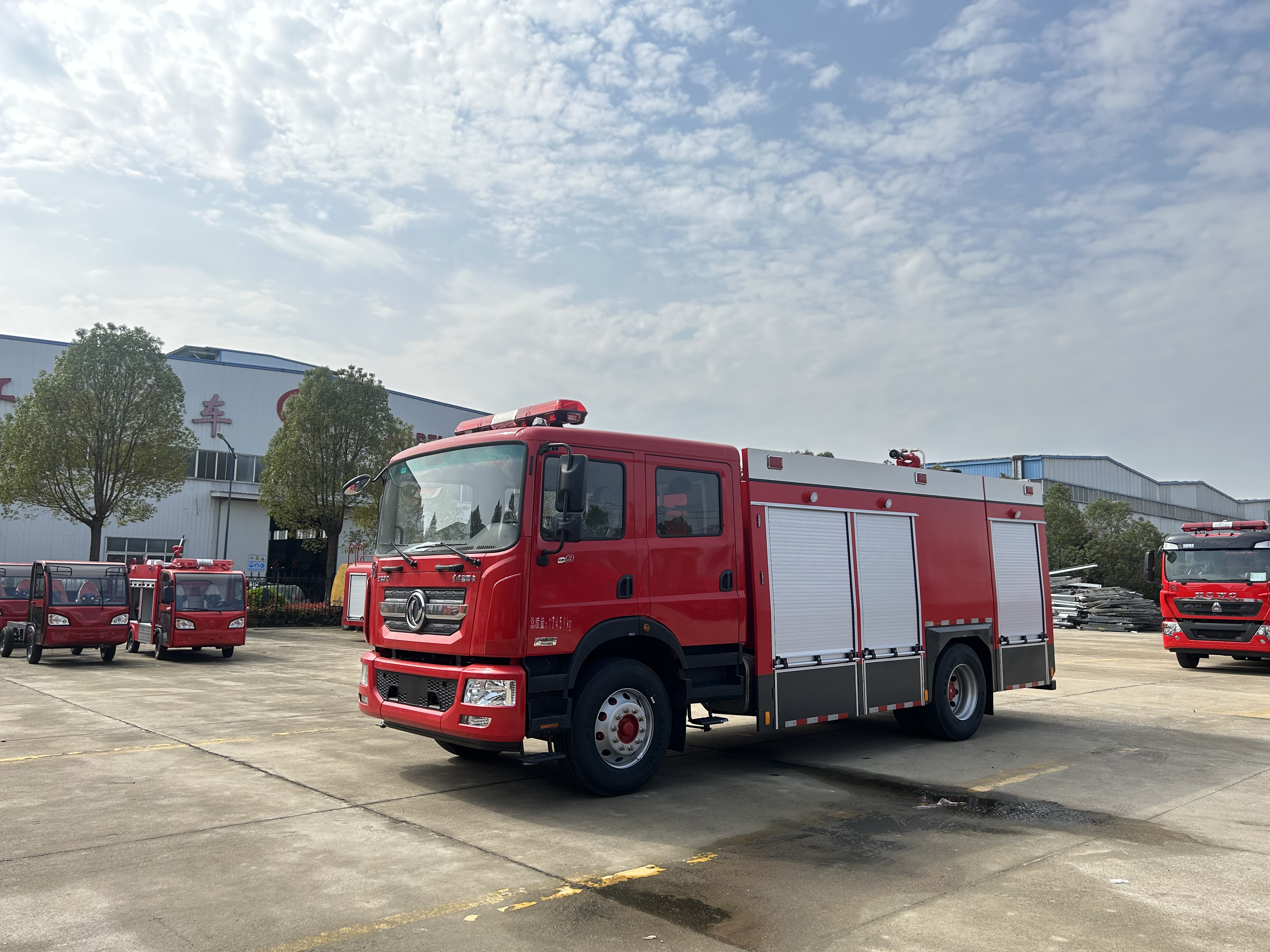 東風(fēng)D9  8噸水罐消防車