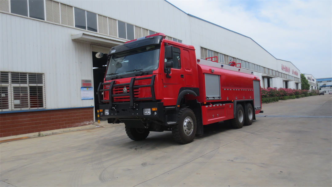 6驅(qū)越野泡沫消防車(chē)詳細(xì)配置講解說(shuō)明