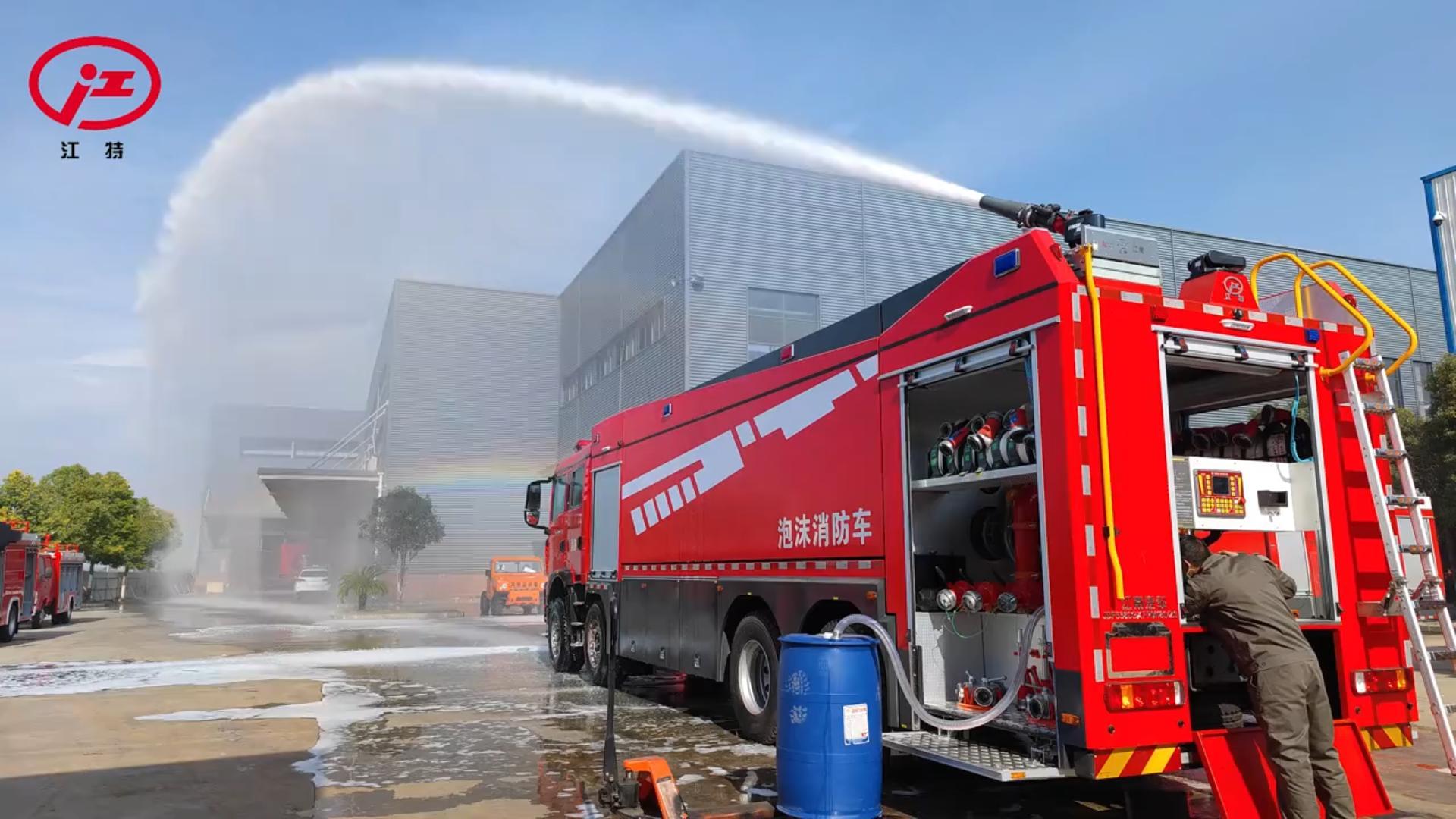 18噸后雙橋泡沫消防車(chē)試水測(cè)試
