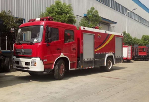 東風(fēng)天錦6噸水罐消防車